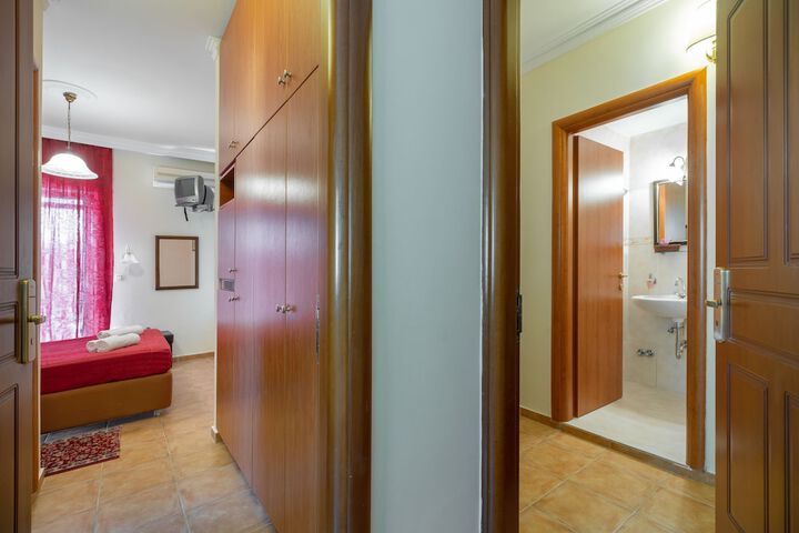 Room 32 of 117