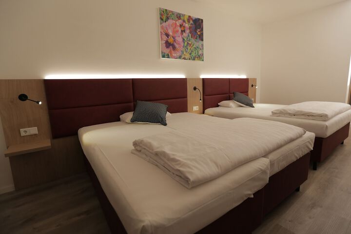 Room 13 of 27