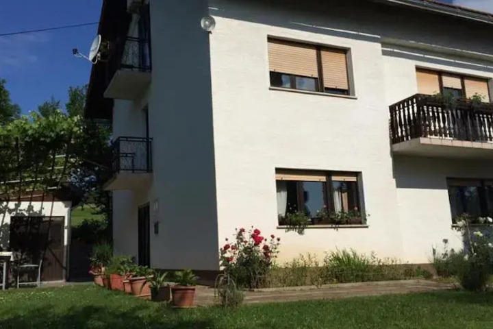FAMILY HOUSE ANA
