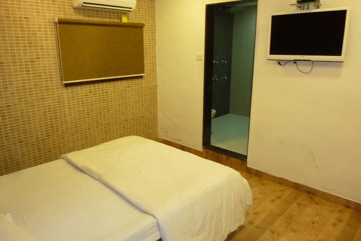 Room 9 of 48