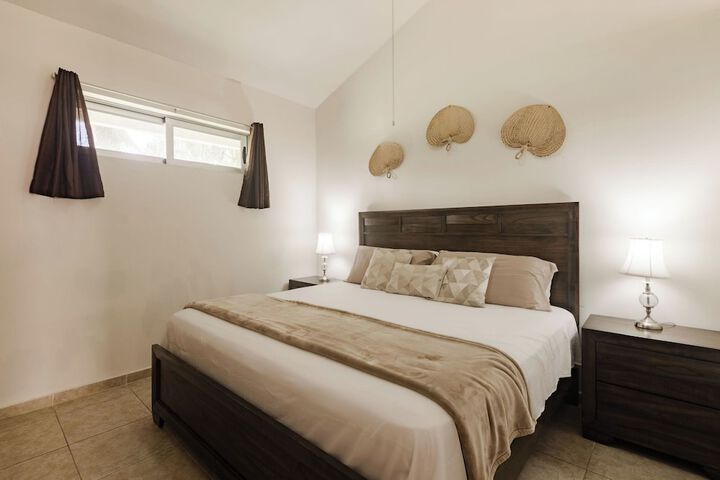 Room 4 of 120