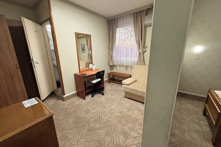 Room 49 of 83