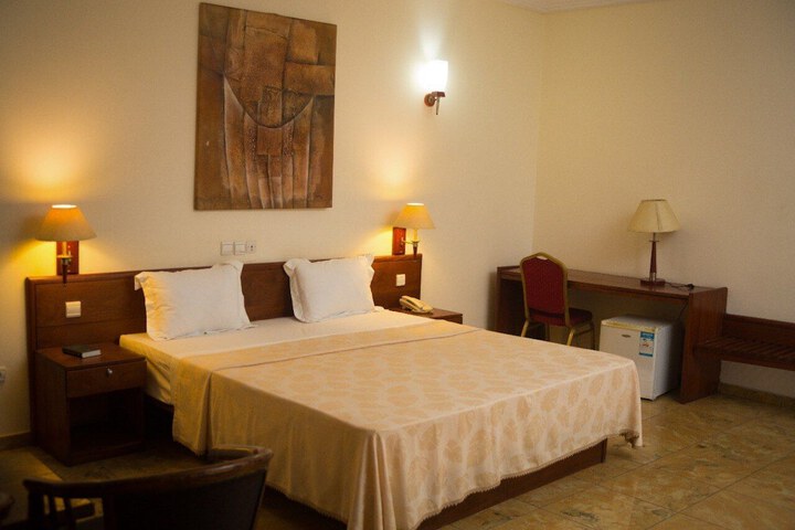 Room 6 of 18