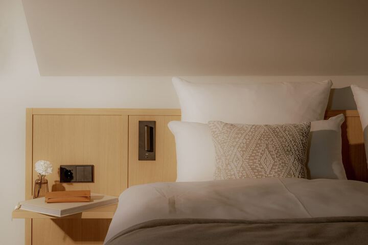 Room 17 of 65