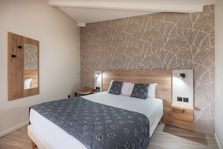 Room 9 of 35