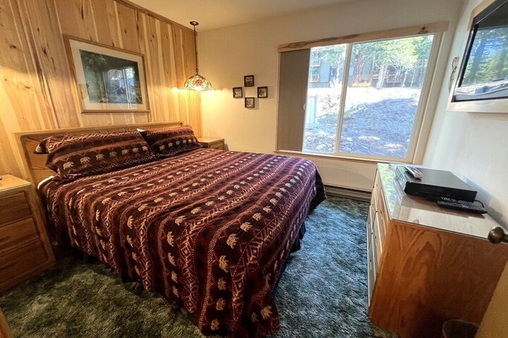 Room 2 of 10