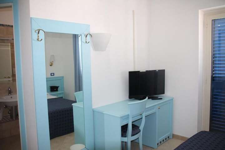 Room 12 of 61