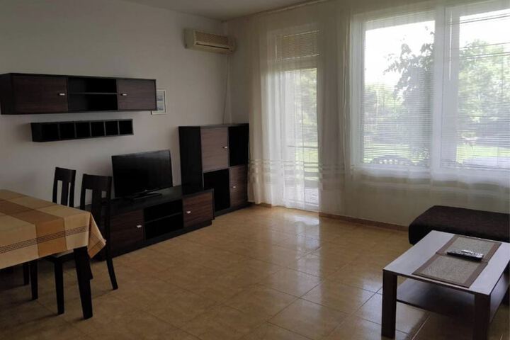 Room 25 of 102