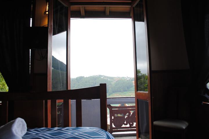 Room 15 of 34