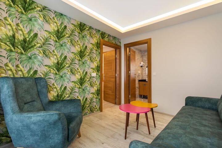 Room 25 of 102