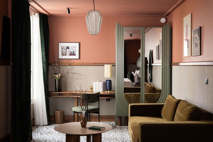Room 5 of 38