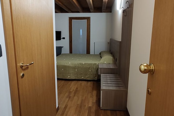 Room 17 of 51