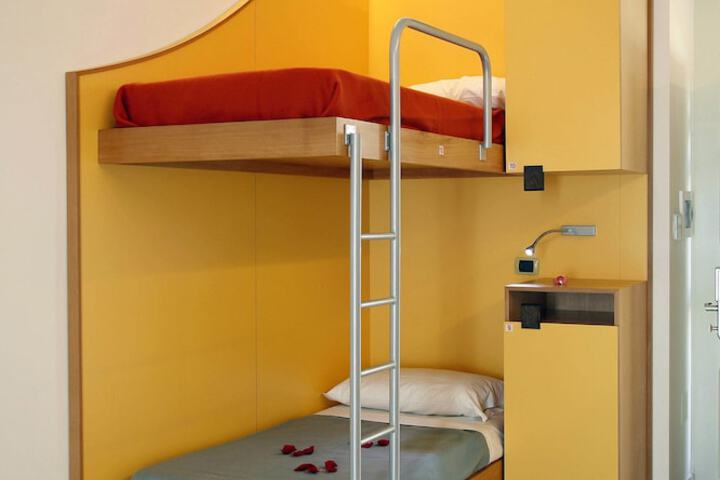 Room 7 of 61