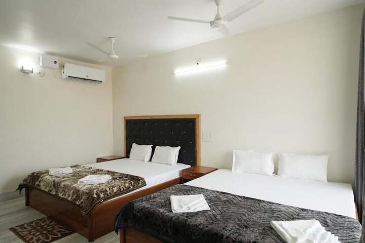 Room 11 of 29
