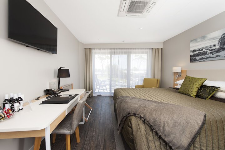 Room 6 of 63