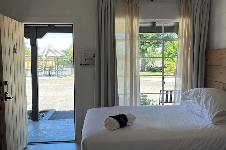 Hotel Exterior 53 of 54