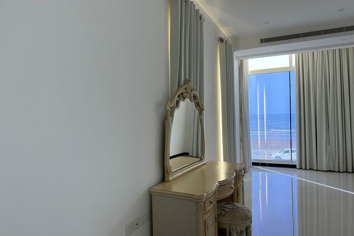 Room 10 of 19