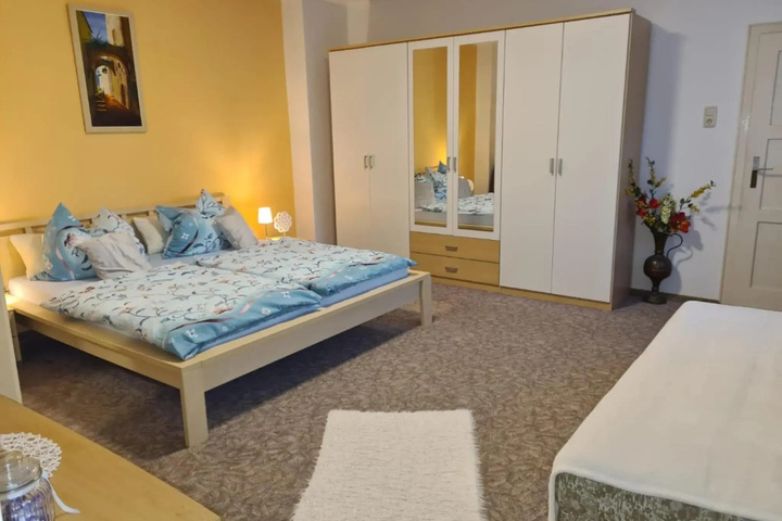 Room 2 of 18