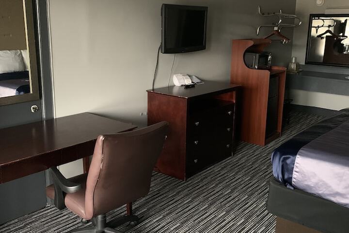 Classic King Bed (7 of 25)