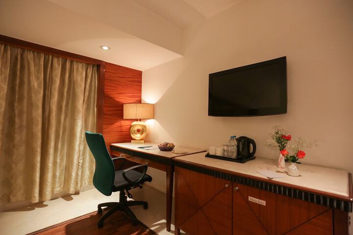 Room 8 of 32