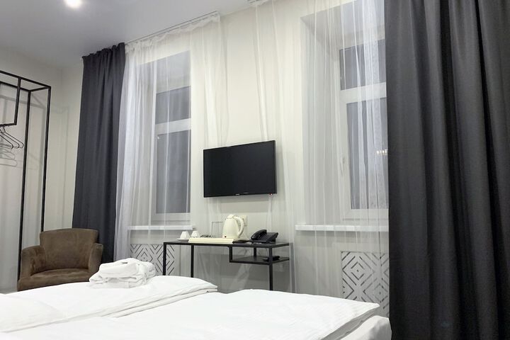 Room 6 of 11