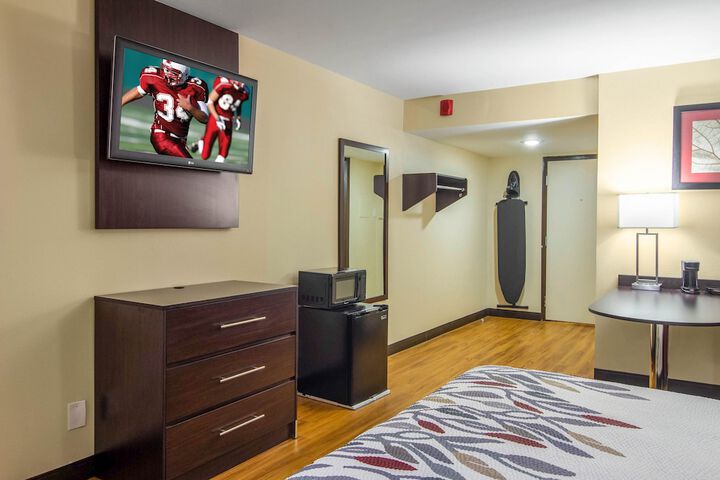 1 King Bed (5 of 19)