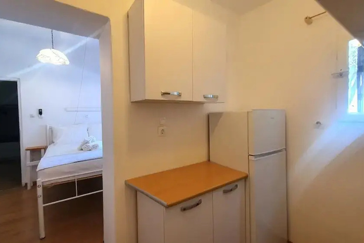 Room 4 of 20