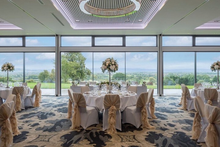 Ballroom/Hall 53 of 64
