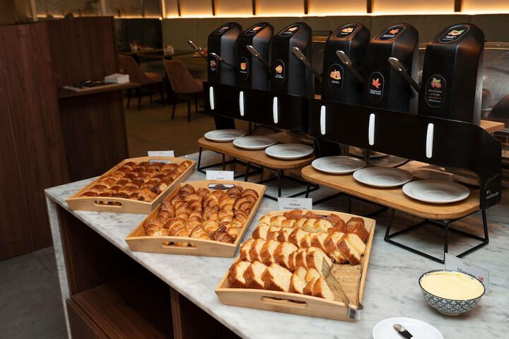 Breakfast/Coffee Service 99 of 146