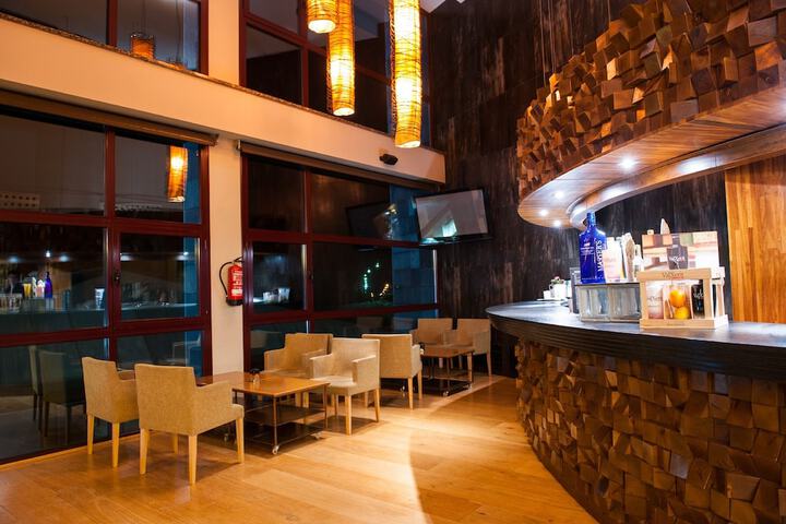 Lounge 82 of 113