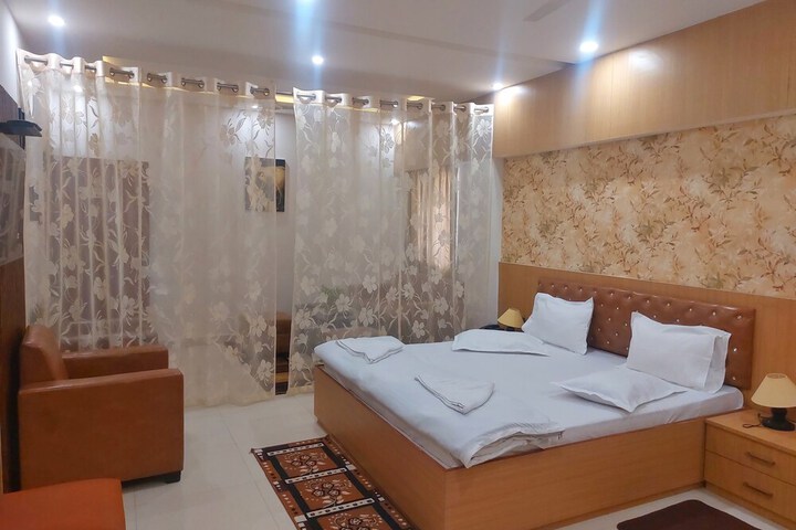 Room 6 of 19