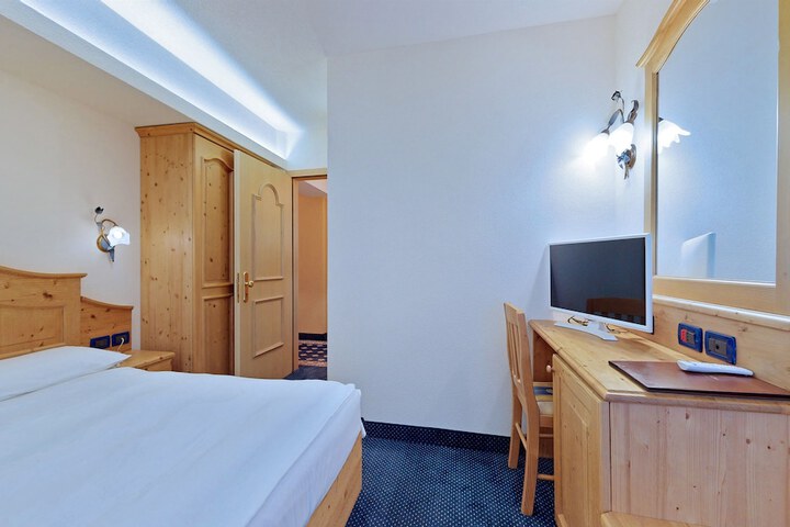 Room 16 of 62