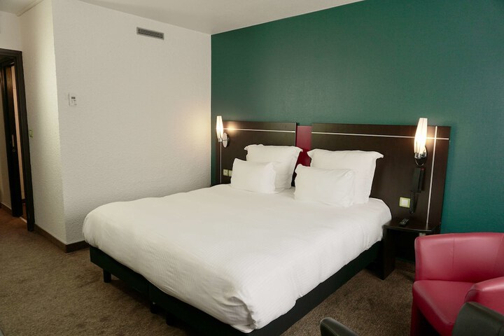 Room 12 of 92