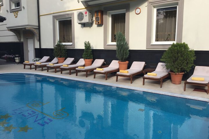 Pool 52 of 110