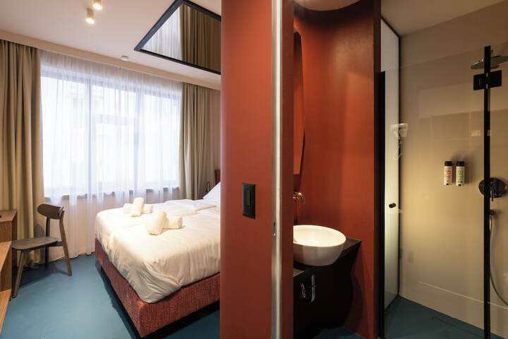 Room 90 of 133
