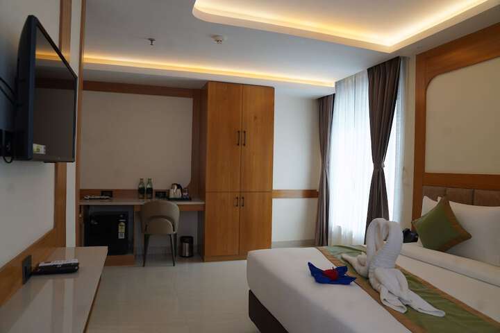 Room 12 of 24