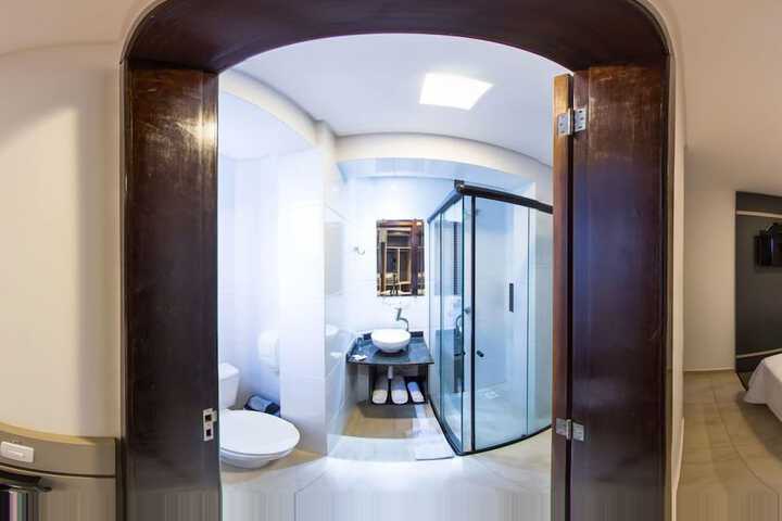 Room 10 of 11