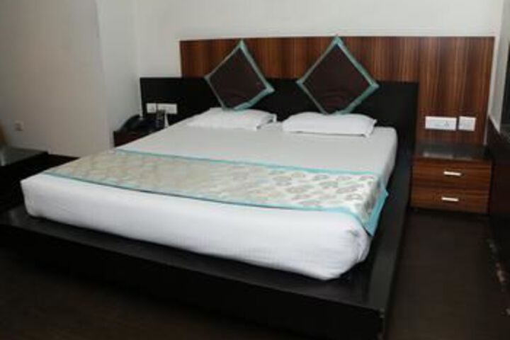 Room 8 of 27