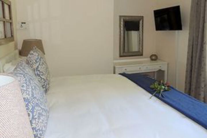 Room 33 of 142
