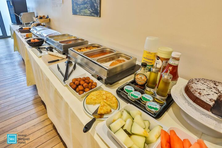 Breakfast/Coffee Service 40 of 74