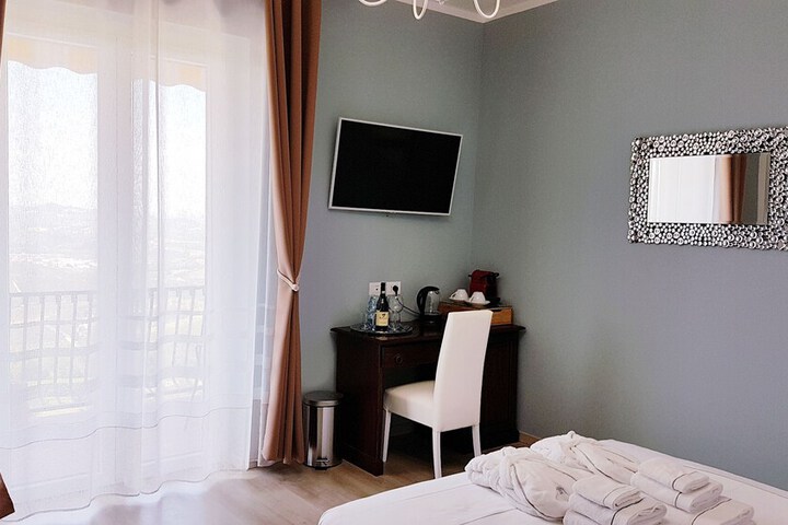 Room 5 of 105