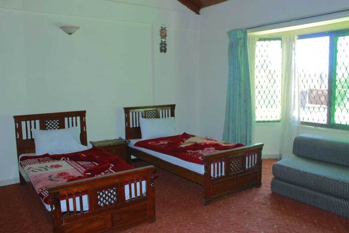 Room 9 of 17