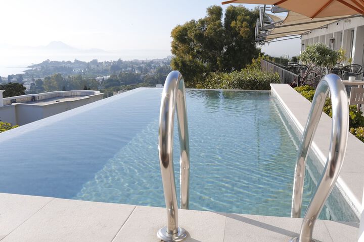 Hotel Pool