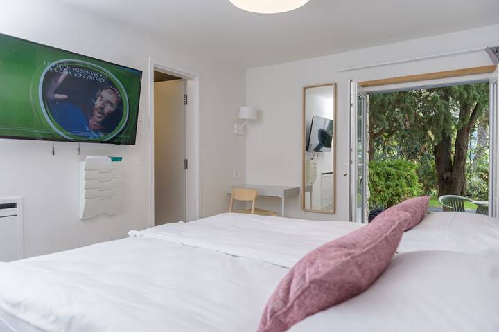 Room 9 of 120
