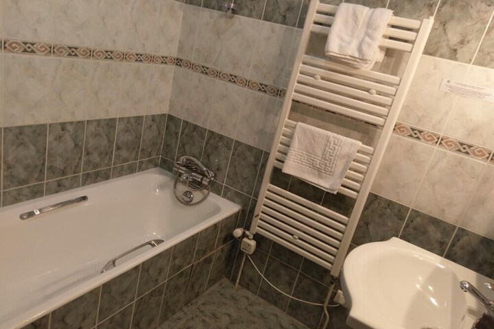 Room 16 of 43