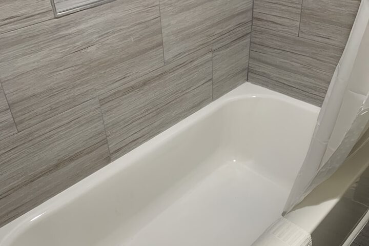 Deluxe Queen Bed (3 of 11)