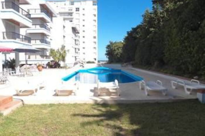 Pool 21 of 29