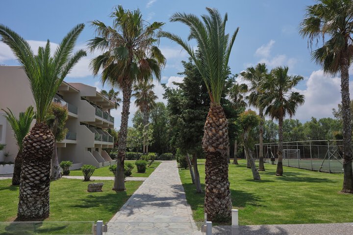 Hotel Exterior 118 of 128