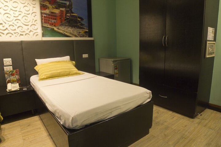 Room 23 of 104