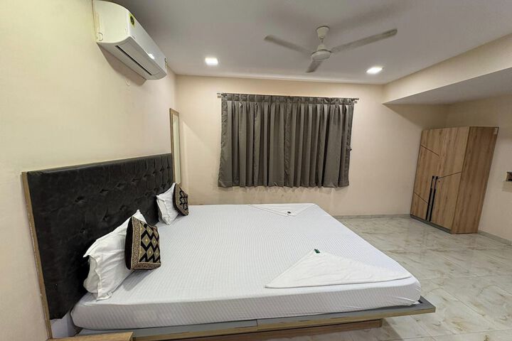 Room 13 of 21